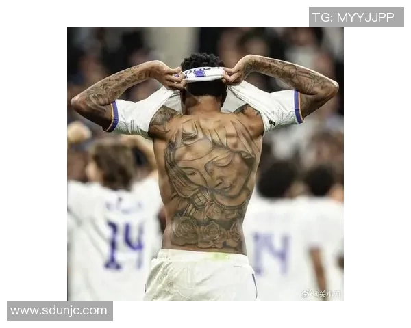 满身纹身的足球明星是谁他在赛场上的表现如何